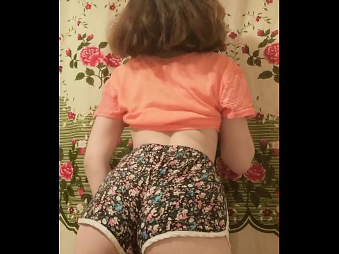 ❤️ Nwa ọhụrụ sexy na-eyipụ uwe mkpirisi ya na igwefoto ❤️ Ihe na-akpali agụụ mmekọahụ n'ụlọ ❌❤
